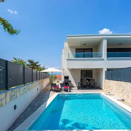 Larus With Private Pool