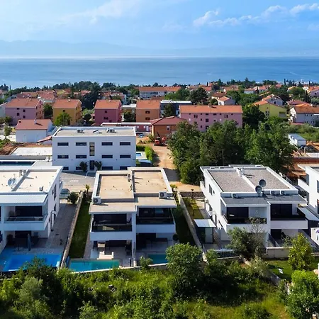 Larus With Private Pool Villa *