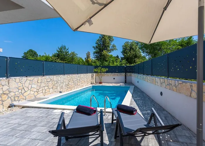 Vila Larus With Private Pool