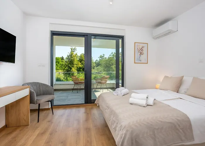 Larus With Private Pool Vila