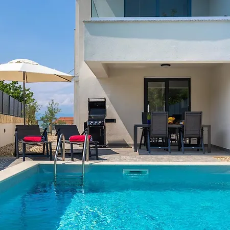 Villa Larus With Private Pool *
