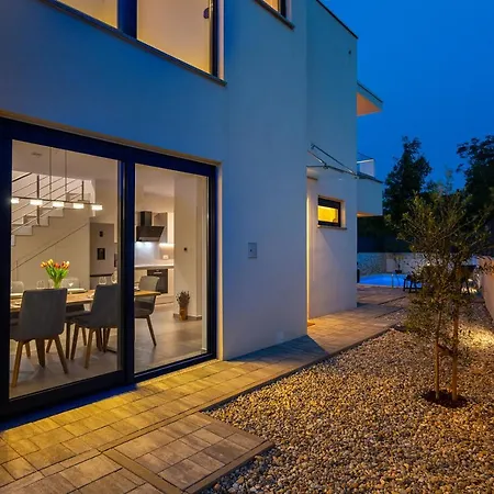 Larus With Private Pool