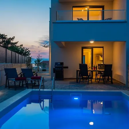 Larus With Private Pool 别墅 *