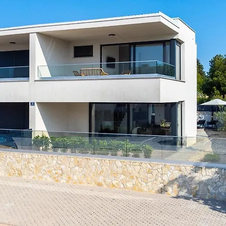 Larus With Private Pool Villa *