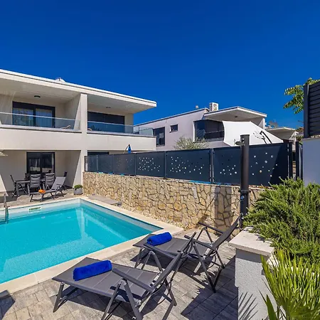 Larus With Private Pool