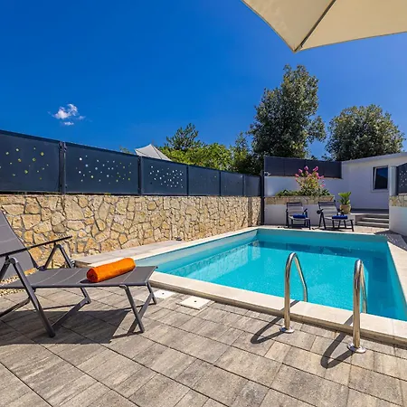 Villa Larus With Private Pool *
