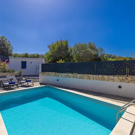 Larus With Private Pool Sveti Anton (Krk)