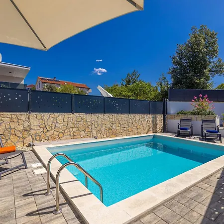 Larus With Private Pool Villa