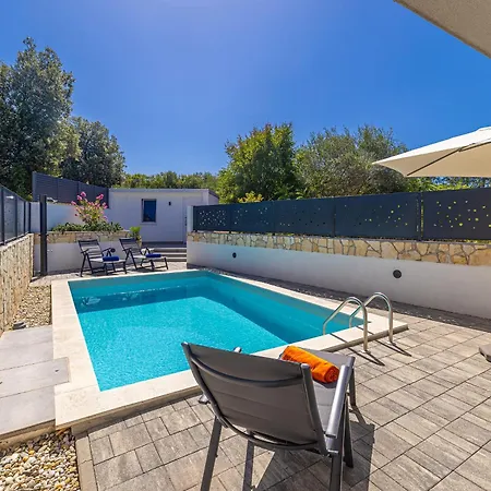 Larus With Private Pool Villa *