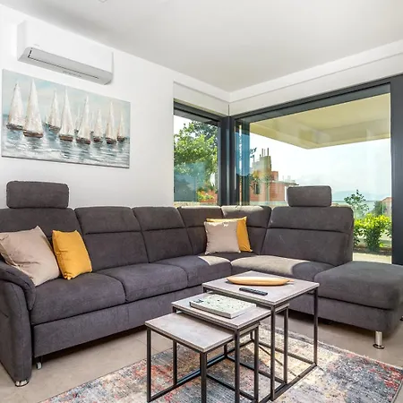 Villa Larus With Private Pool *