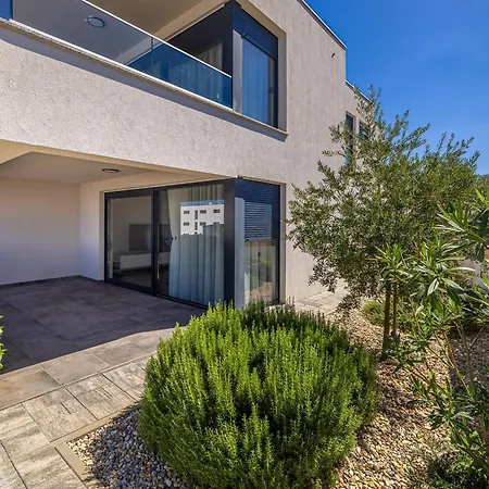 Larus With Private Pool Villa