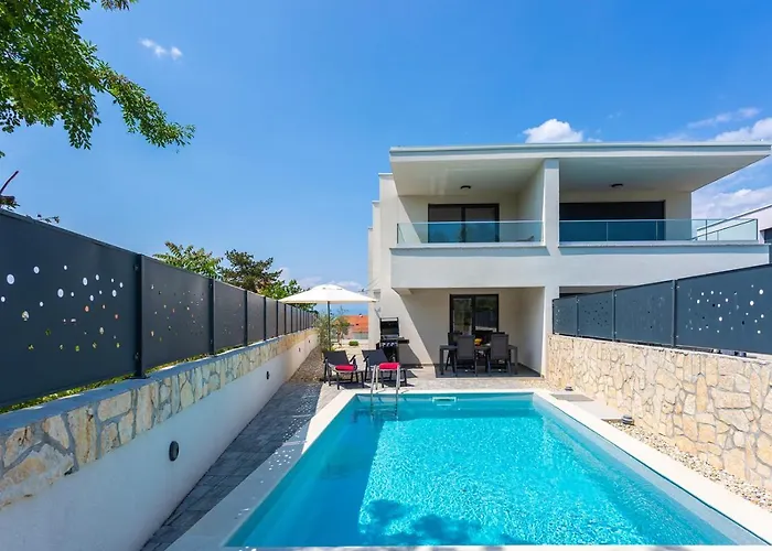 Larus With Private Pool