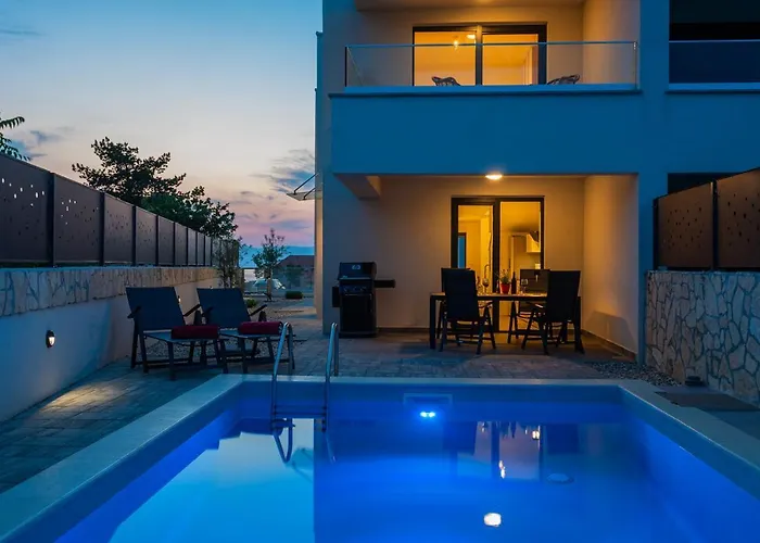 Larus With Private Pool Willa *