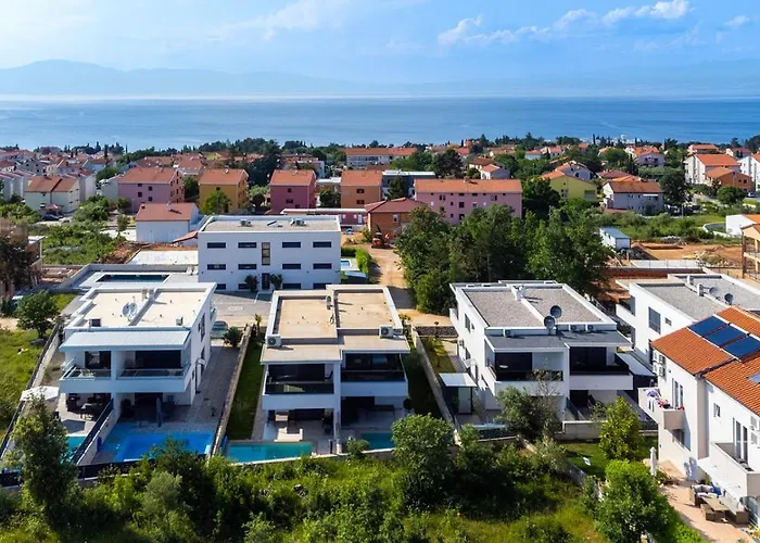Larus With Private Pool Willa *