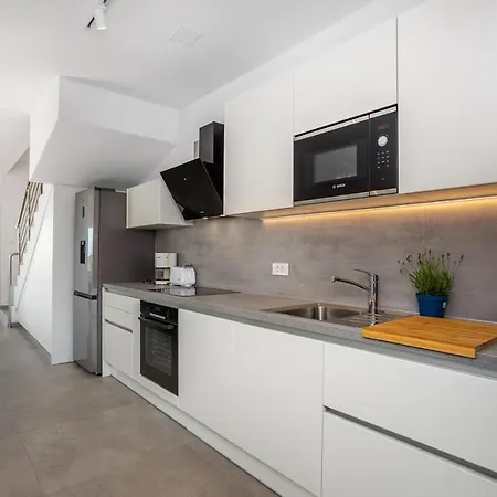 Larus With Private Pool Villa *